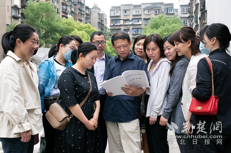 3.西陵律师事务所苏强律师进企业开展法律宣传、法律咨询.jpg.jpg