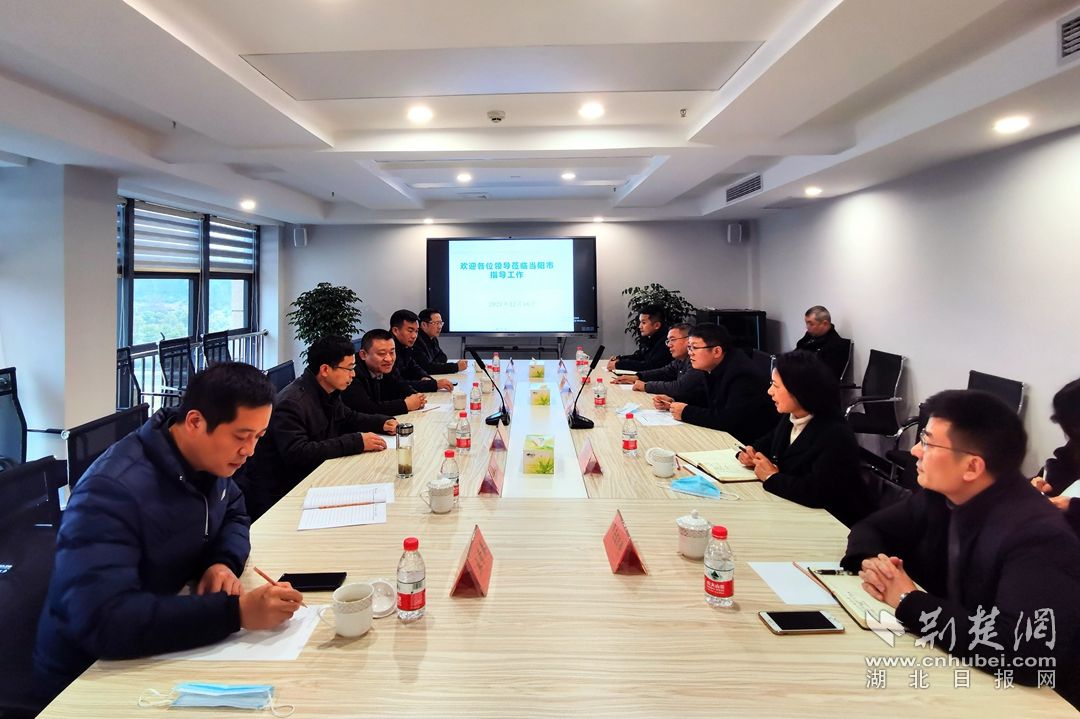 座谈会上，“科技副职”为企业发展把脉。.jpg.jpg