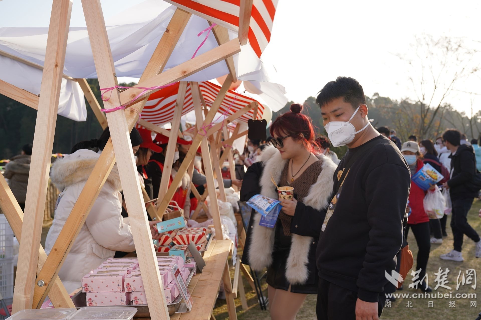 文旅市集  李伟摄.JPG.JPG