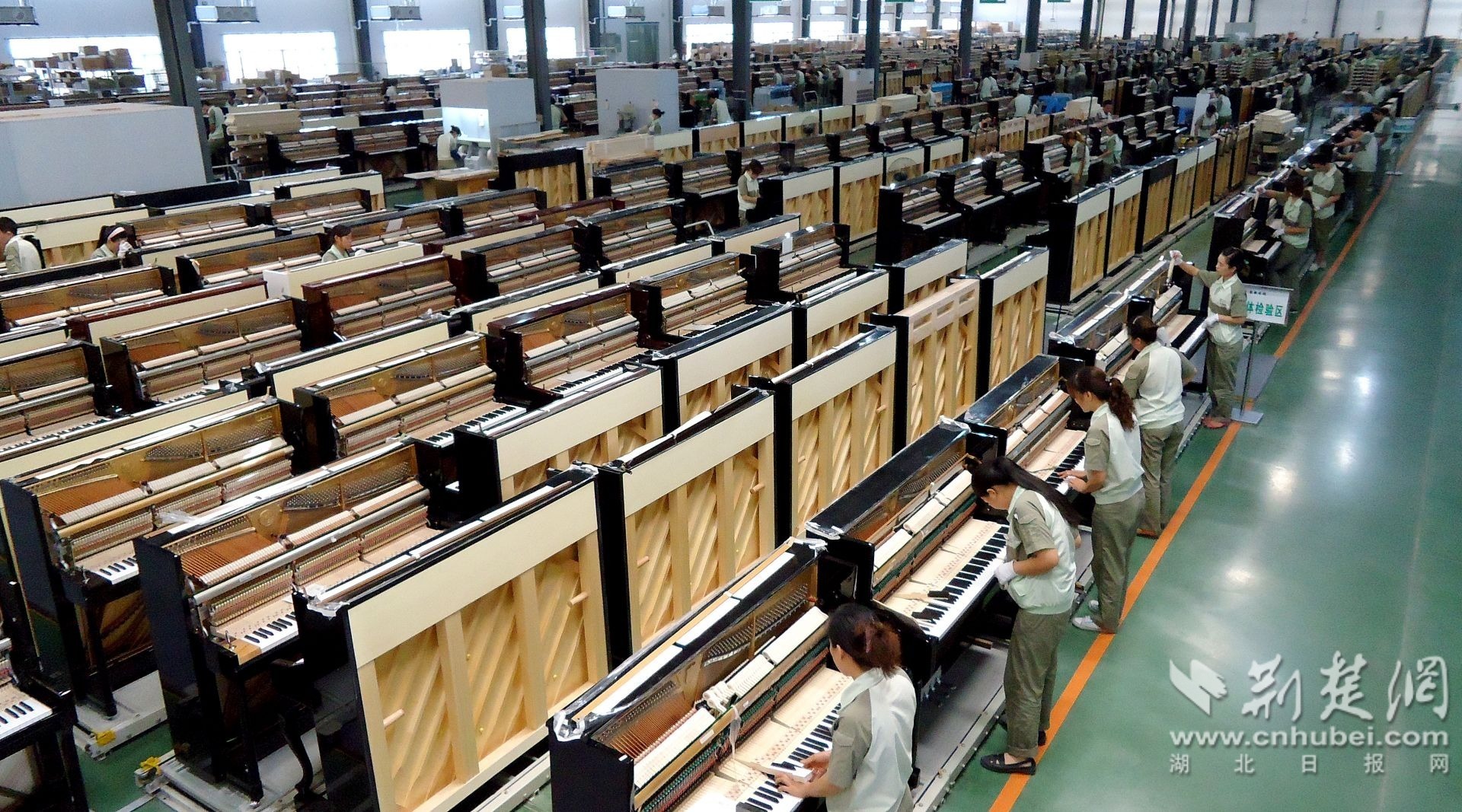 金宝乐器生产车间.jpg.jpg