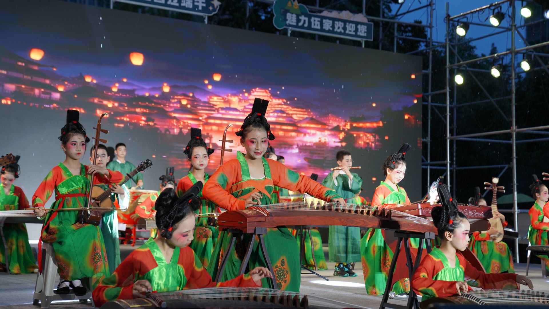 琴、埙、筝、琵琶等民族传统乐器一同上演古风音乐盛会。唐姝亚 摄.JPG.JPG