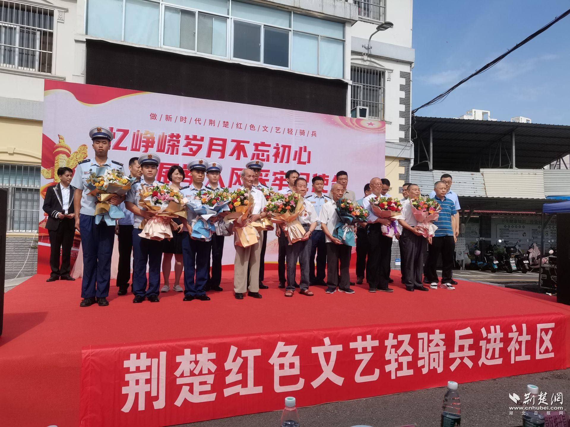 8.万寿桥街道“忆峥嵘岁月不忘初心 展军人风采牢记使命”的“八一”建军节文艺汇演.jpg.jpg