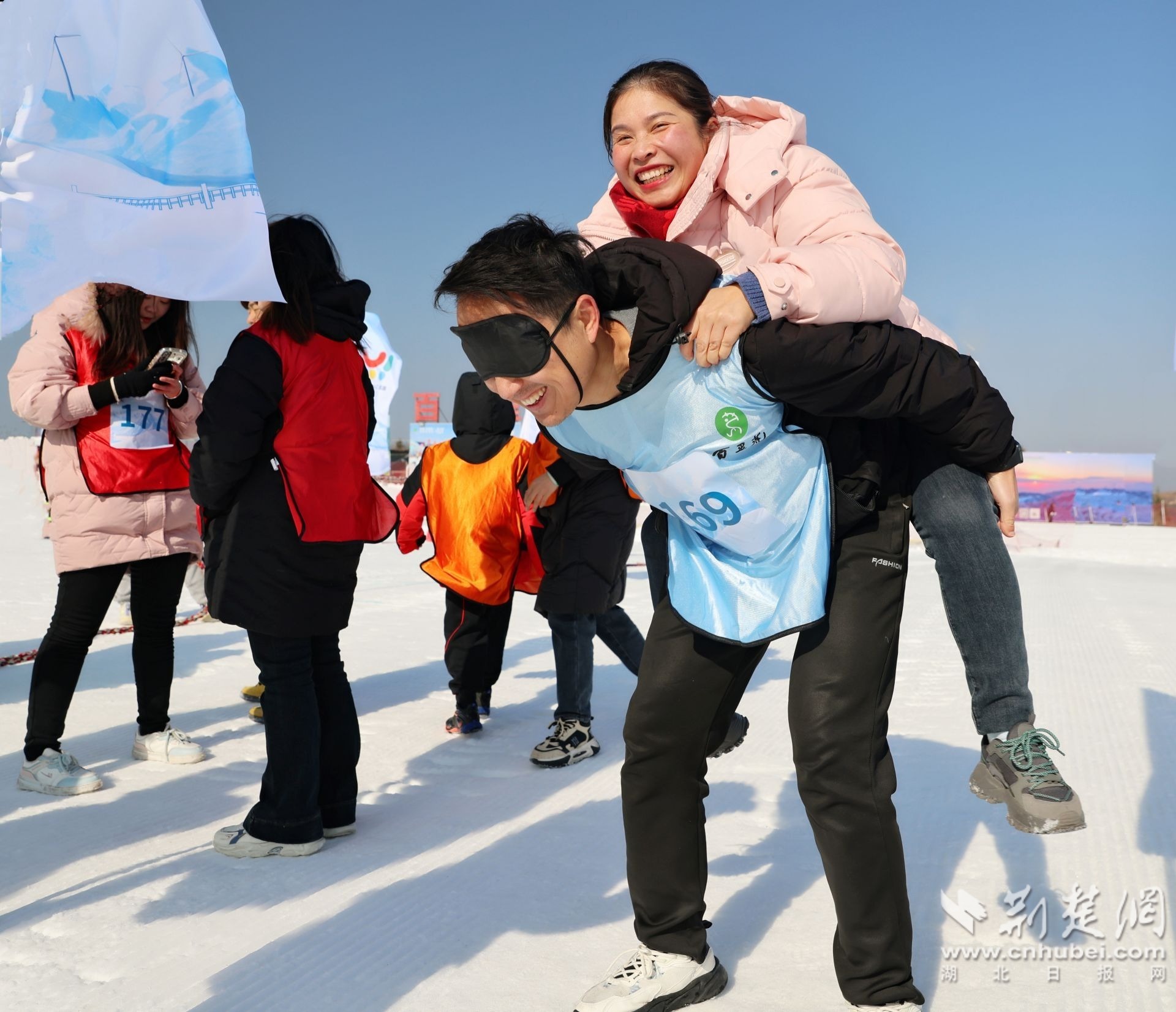 雪地猪八戒背媳妇 (2).jpg.jpg