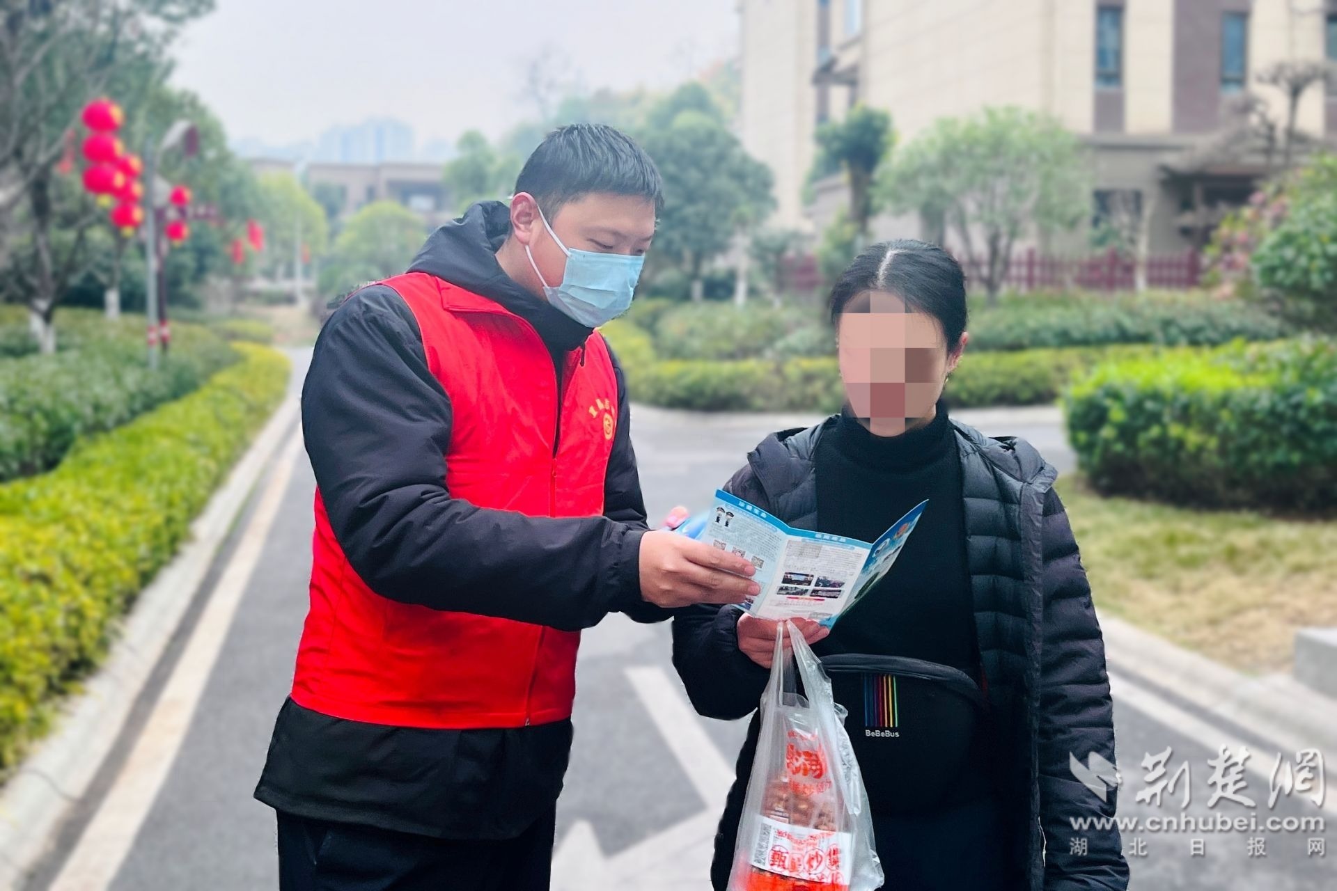 1月24日，民警汪玮到白马山社区开展禁毒宣传.jpg.jpg