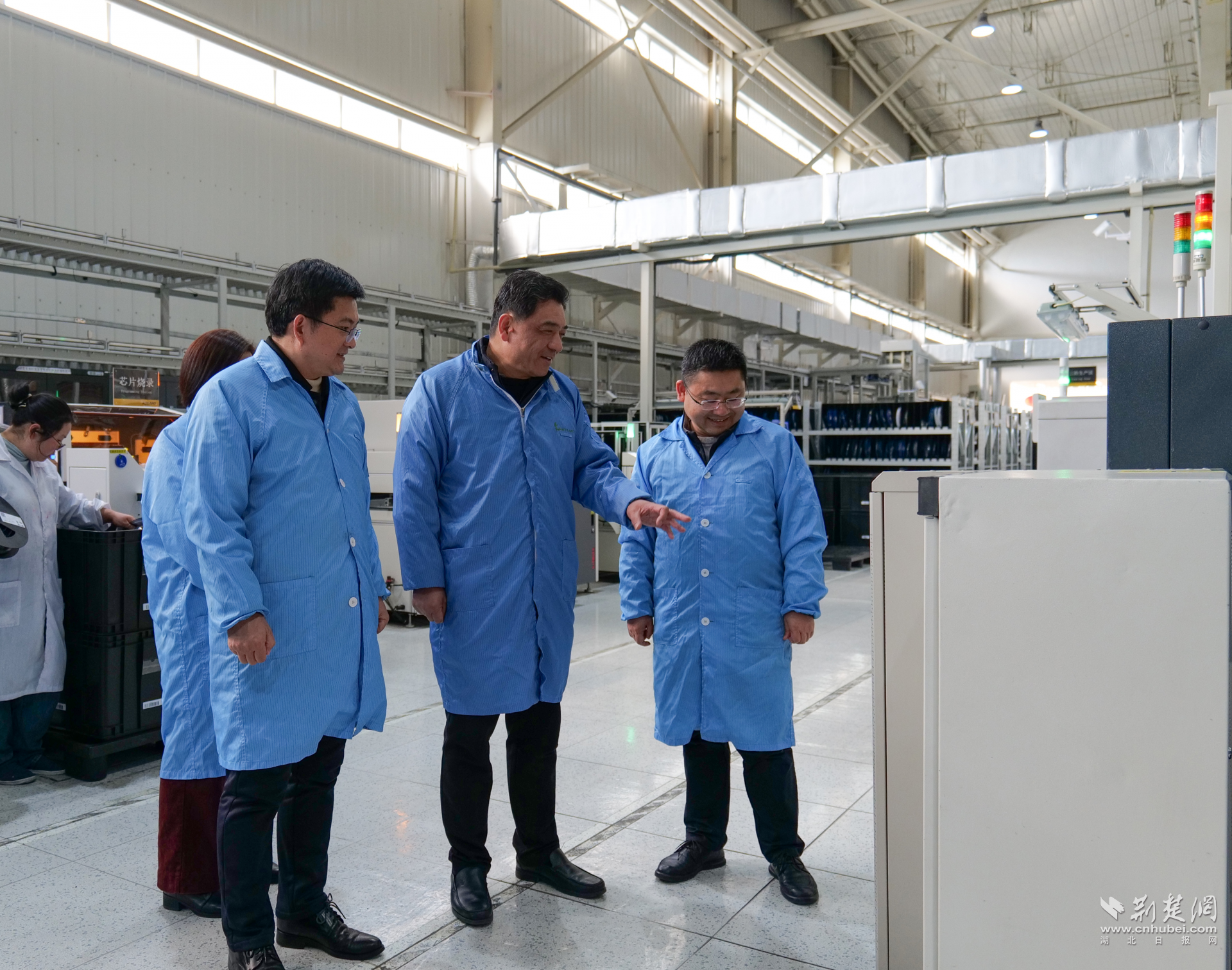 在东土科技车间调研.png.png