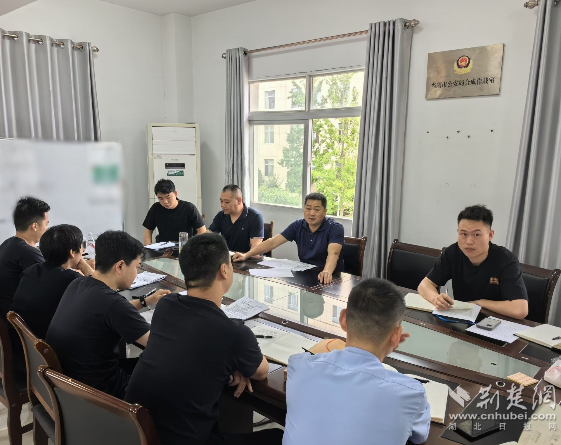 图说:当阳市公安局经侦专案组召开案件专题分析会.jpg.jpg