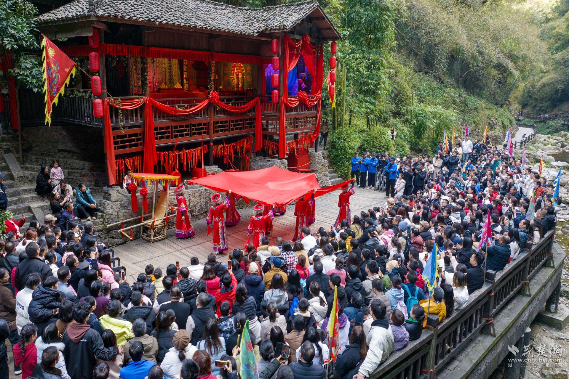 夷陵：山上冰雪运动热 山下峡江秀色喜迎客