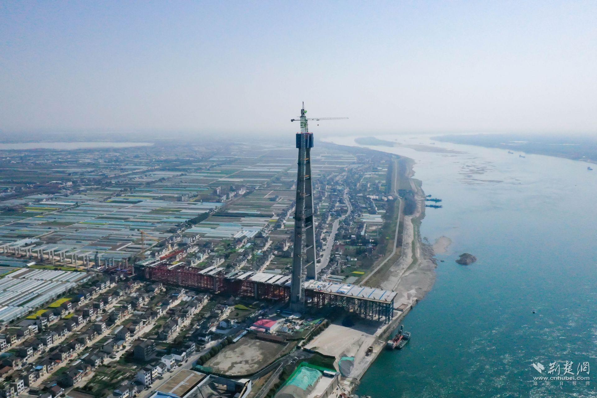 枝江长江大桥北岸主塔远瞰。唐姝亚 摄.jpg.jpg