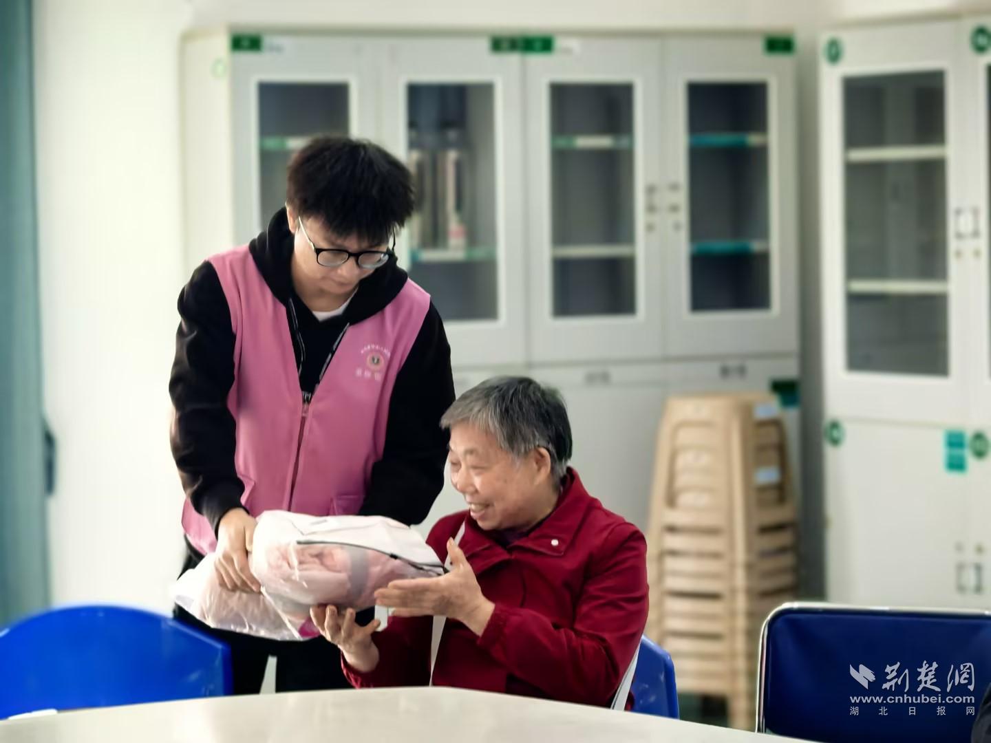 宜昌市中心人民医院开展“温暖夕阳，陪伴医疗