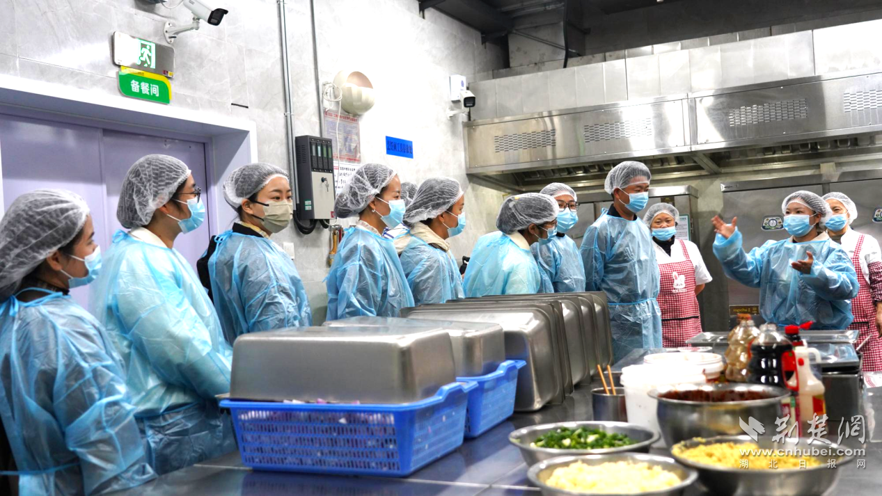 猇亭区建设“三个食堂”保障师生“舌尖安全”