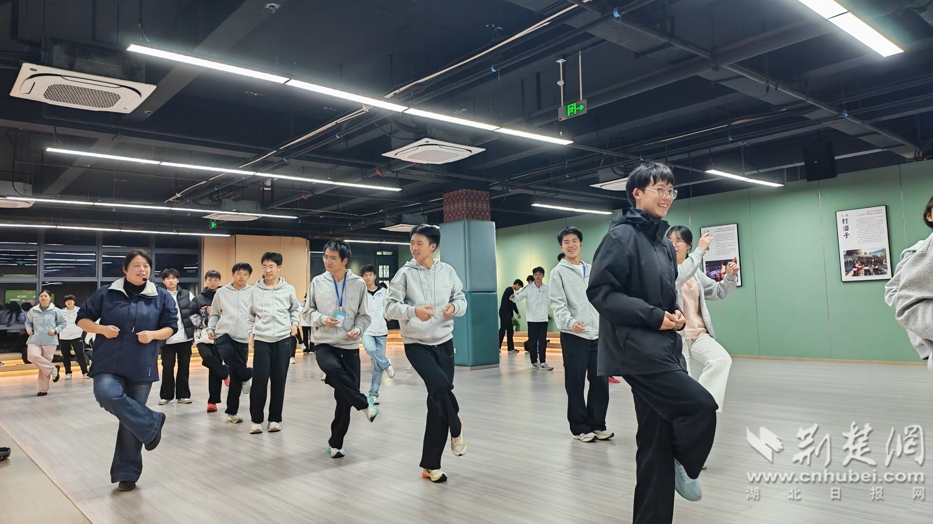 体育竞赛融合文化体验，五峰“1+n”学习模式赋