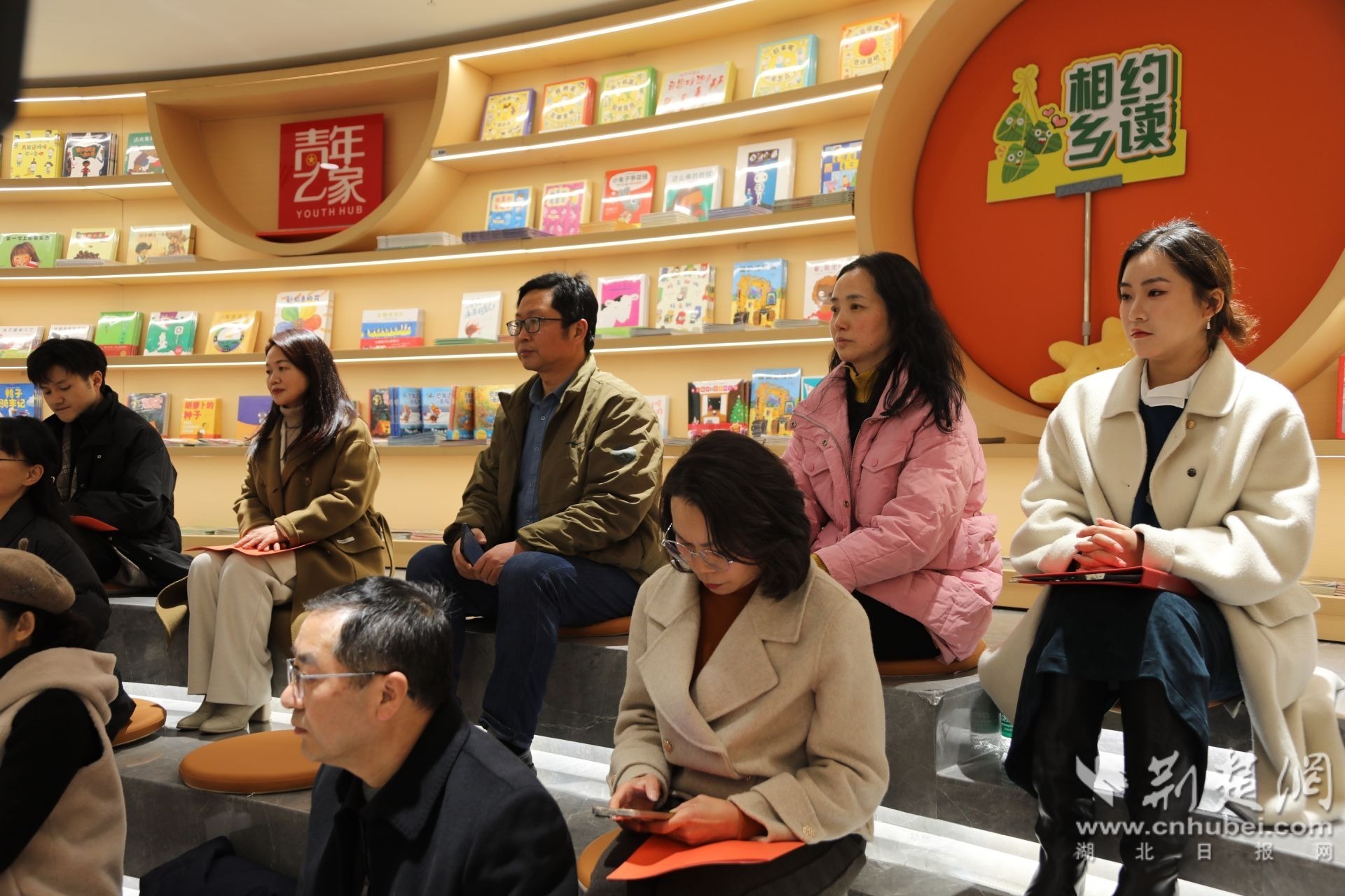 我答应在家乡读书，在秭归发现诗歌。