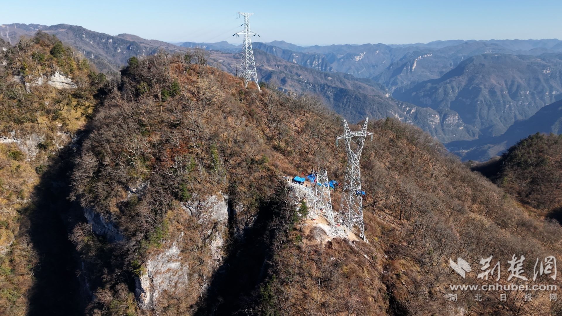 宜昌供电攻克郑万高铁供电联络线改造