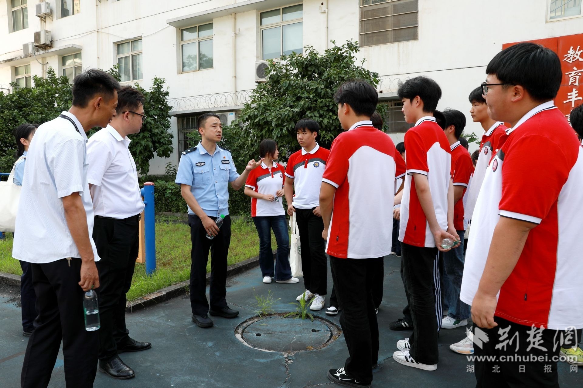 3宜昌市第一强制隔离戒毒所所长张宏涛实地宣讲禁毒知识.jpg.jpg
