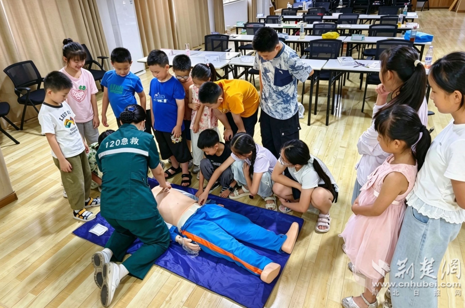 3.当阳市坝陵桥社区组织开展防溺水急救演练.jpg.jpg