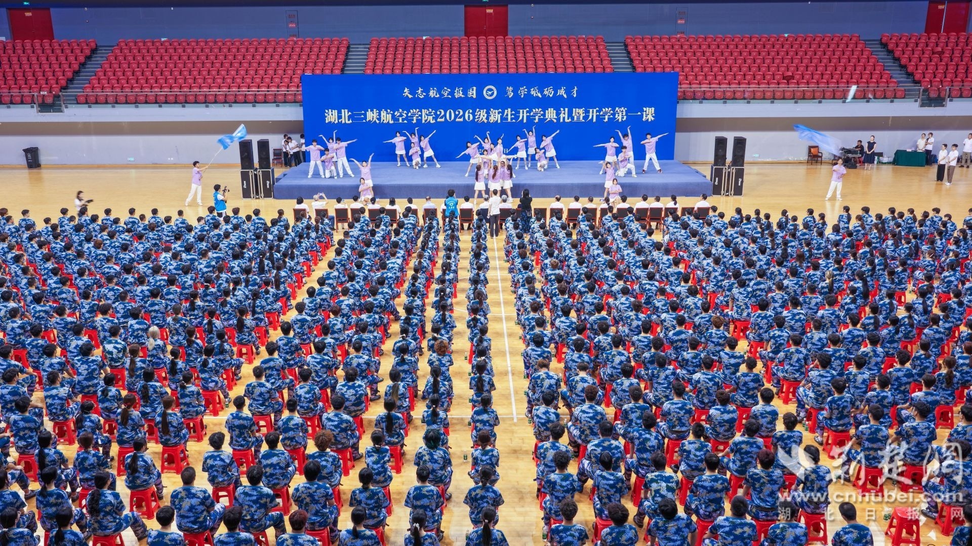 湖北三峡航空学院2026级新生开学典礼暨开学第一课现场。宋劲松 摄.jpg.jpg