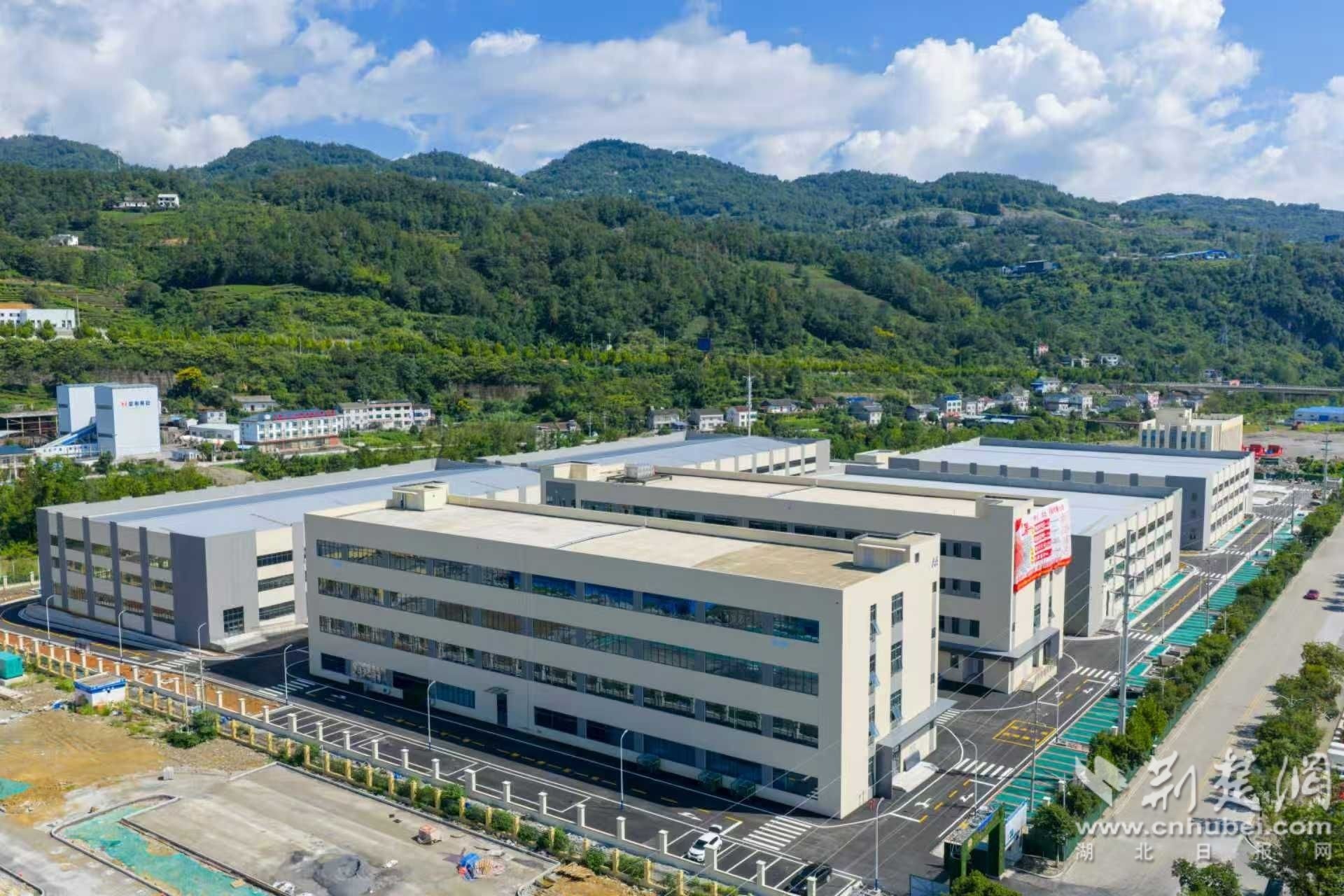 五峰民族工业园渔洋关园区内,返乡创业中心集聚本土资源,推动工业集群发展(长乐城乡集团供图).jpg.jpg