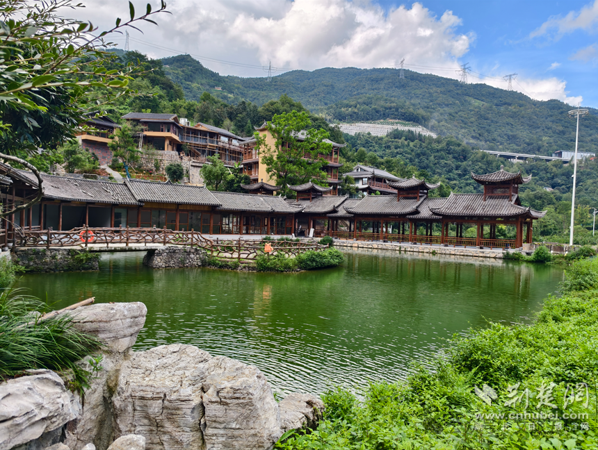 月山林隐民宿依山傍水,依托优质水生态资源发展康养旅游。(长乐坪镇供图).png.png
