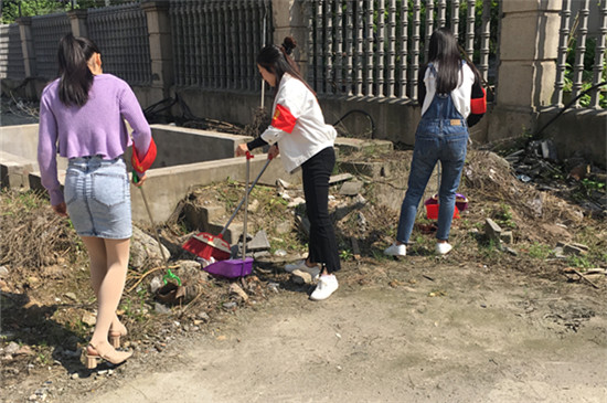 江山社区开展清洁家园志愿服务活动