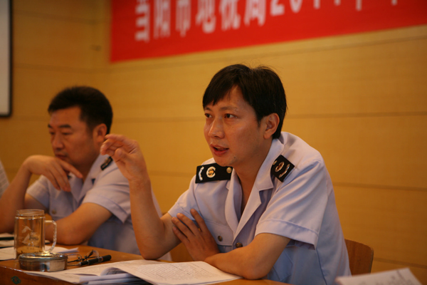 当阳市地税局召开半年工作总结会暨中心组学习