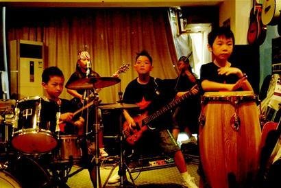 摇滚界的未来星 宜昌superbaby乐队全国露头角
