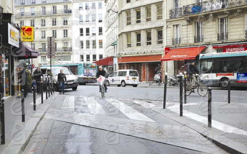 在巴黎市区安装了大量护柱