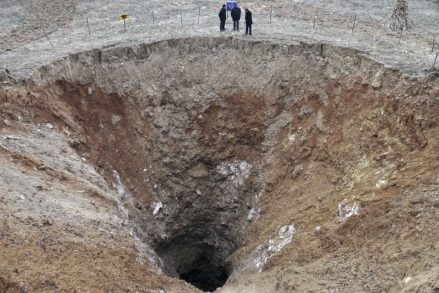 洞穿地球 - 画中话 - 荆楚网宜昌站
