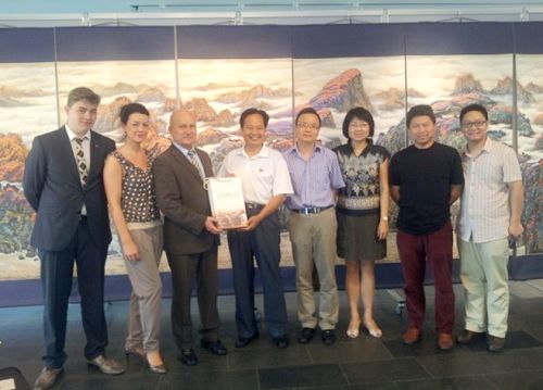 《绝世千里三峡图》在柏林开展 见证三峡变迁