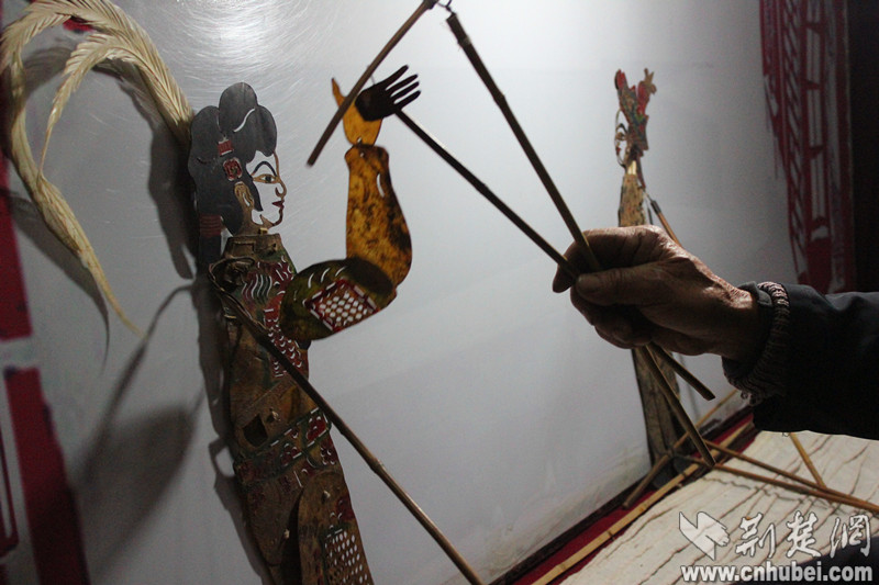 夷陵展演皮影戏 再现民间传统文化光影传奇