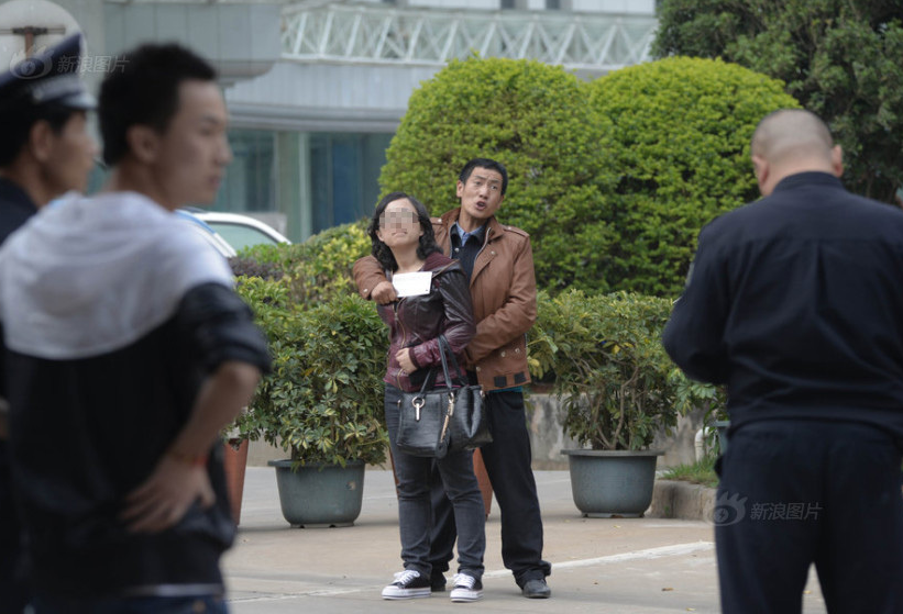 昆明发生劫持人质事件 特警30秒解救 - 要闻 - 荆