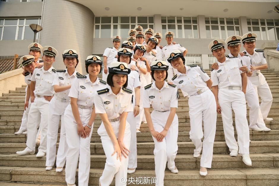 今天,海军首批舰艇指挥专业20名女学员从大连舰艇学院毕业,中国海军