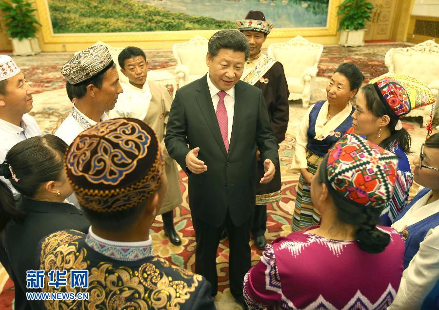 在中华人民共和国成立66周年之际,中共中央总书记、国家主席、中央军委主席习近平特别邀请来自内蒙古、广西、西藏、宁夏、新疆5个自治区的13名基层民族团结优秀代表到北京参加国庆活动。这是9月30日下午,习近平在人民大会堂亲切会见代表们。新华社记者 姚大伟 摄 在中华人民共和国成立66周年之际,中共中央总书记、国家主席、中央军委主席习近平特别邀请来自内蒙古、广西、西藏、宁夏、新疆5个自治区的13名基层民族团结优秀代表到北京参加国庆活动。这是9月30日下午,习近平在人民大会堂亲切会见代表们。新华社记者 姚大伟 摄