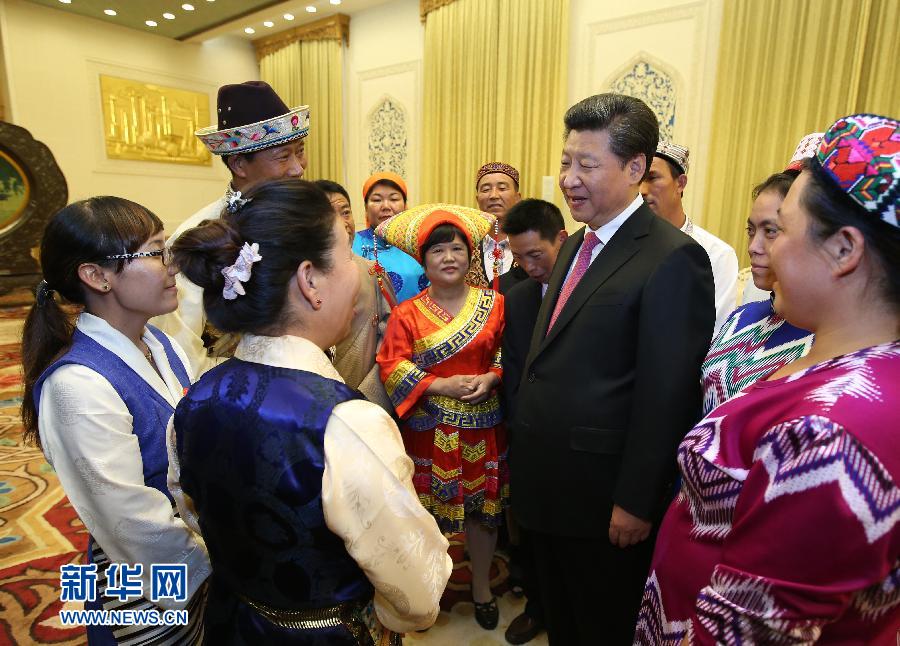 在中华人民共和国成立66周年之际,中共中央总书记、国家主席、中央军委主席习近平特别邀请来自内蒙古、广西、西藏、宁夏、新疆5个自治区的13名基层民族团结优秀代表到北京参加国庆活动。这是9月30日下午,习近平在人民大会堂亲切会见代表们。新华社记者 姚大伟 摄 在中华人民共和国成立66周年之际,中共中央总书记、国家主席、中央军委主席习近平特别邀请来自内蒙古、广西、西藏、宁夏、新疆5个自治区的13名基层民族团结优秀代表到北京参加国庆活动。这是9月30日下午,习近平在人民大会堂亲切会见代表们。新华社记者 姚大伟 摄