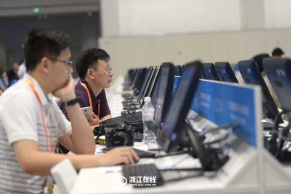 媒体记者抵达新闻中心投入工作.jpg 媒体记者抵达新闻中心投入工作.jpg