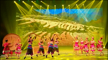 【网络媒体走转改】动图报道丨从一场免费歌舞看“文化惠民”红利 【网络媒体走转改】动图报道丨从一场免费歌舞看“文化惠民”红利