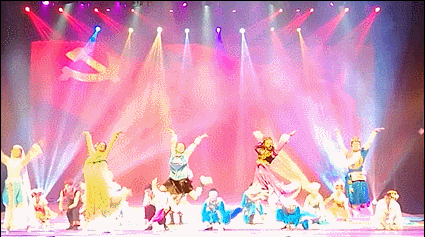 【网络媒体走转改】动图报道丨从一场免费歌舞看“文化惠民”红利 【网络媒体走转改】动图报道丨从一场免费歌舞看“文化惠民”红利