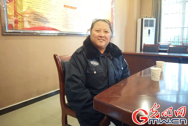 【网络媒体走转改】安置房里的小家庭:我们很满足了 【网络媒体走转改】安置房里的小家庭:我们很满足了