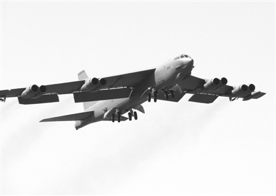 美两架B 2轰炸机首次飞临朝鲜半岛 单机可载16枚核弹