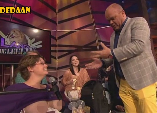 主持人吮吸女嘉宾母乳 荷兰电视节目男主持引非议