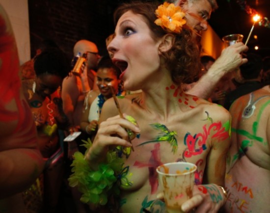 ŦԼ��������ʻ��ɶ� �����Ů���������໥�ʻ�