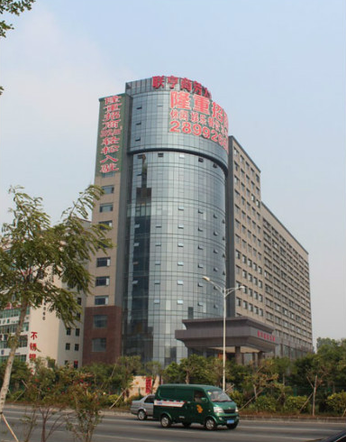 网曝深圳一社区主任有房80栋豪车20部 坐拥20亿资产