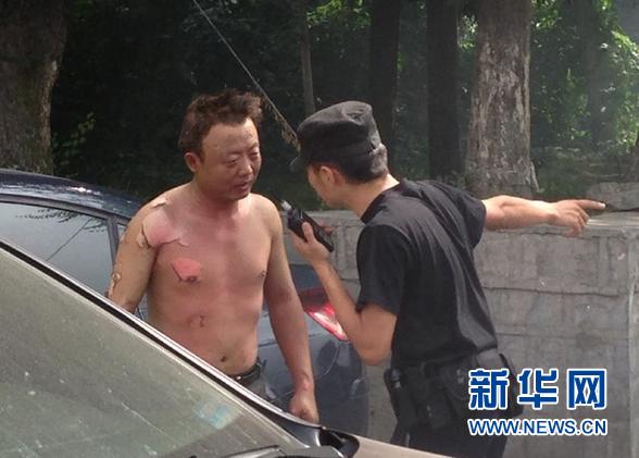 (xhdw)(3)乌鲁木齐一辆行驶的公共汽车起火