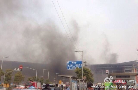 图为网友拍摄的现场图片