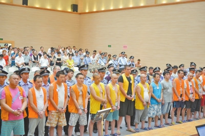 河南周口“黑老大”持有枪支开赌场被判25年(图)