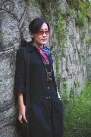 赵丽华微博晒出整容照。