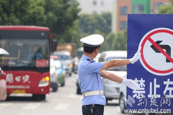 高新区交警大队告别三峡大学 正式移交管辖权