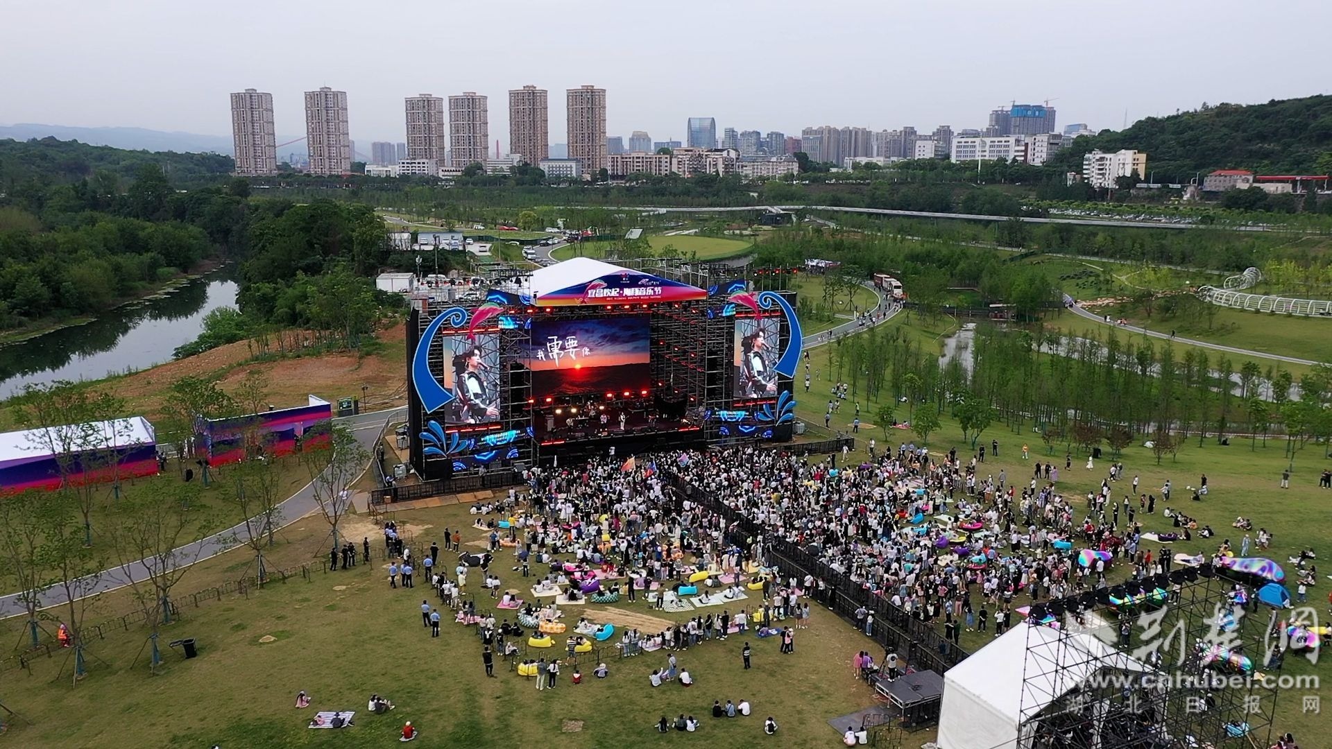 唱响宜昌宜昌欢起海豚音乐节燃爆初夏